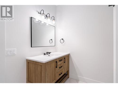 2060 Sunview Drive, West Kelowna, BC - Indoor Photo Showing Bathroom