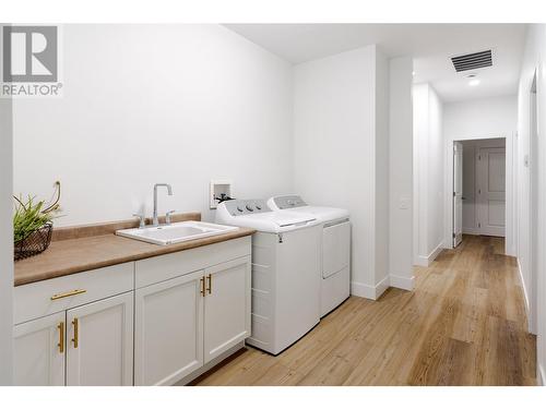 2060 Sunview Drive, West Kelowna, BC - Indoor Photo Showing Laundry Room