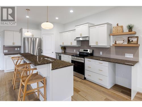 2060 Sunview Drive, West Kelowna, BC - Indoor Photo Showing Kitchen With Upgraded Kitchen