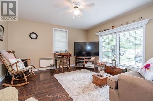 19 Fox Street, Penetanguishene, ON - Indoor Photo Showing Living Room