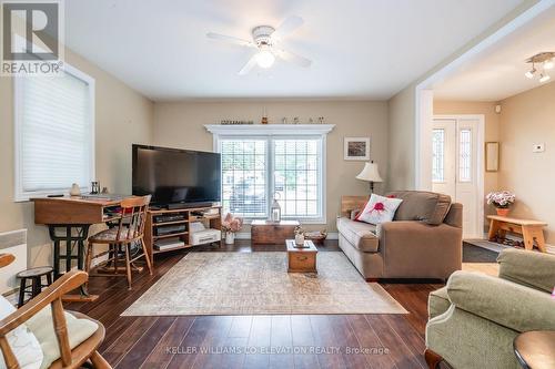 19 Fox Street, Penetanguishene, ON - Indoor Photo Showing Living Room