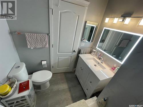 2703 18Th Street W, Saskatoon, SK - Indoor Photo Showing Bathroom