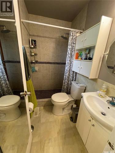 2703 18Th Street W, Saskatoon, SK - Indoor Photo Showing Bathroom