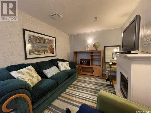 2703 18Th Street W, Saskatoon, SK - Indoor Photo Showing Living Room