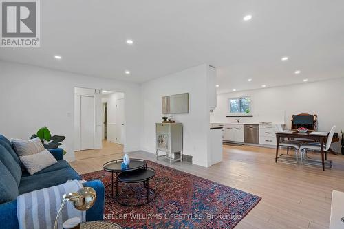 10759 Sunset Road, Southwold (Talbotville), ON - Indoor Photo Showing Living Room