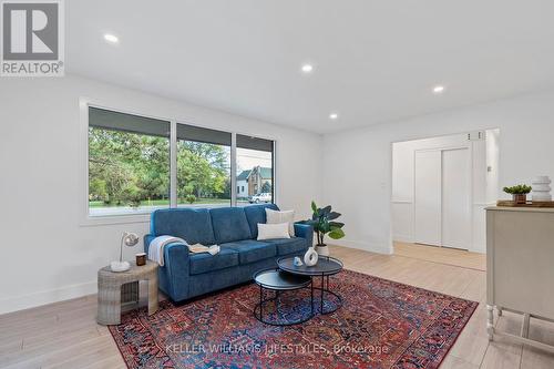 10759 Sunset Road, Southwold (Talbotville), ON - Indoor Photo Showing Living Room