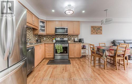 1374 Countrystone Drive, Kitchener, ON - Indoor Photo Showing Kitchen