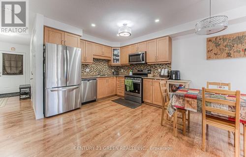 1374 Countrystone Drive, Kitchener, ON - Indoor Photo Showing Kitchen