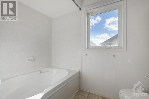 Primary Ensuite Bathroom Soaker Tub - 3364 Mccarthy Road, Ottawa, ON - Indoor Photo Showing Bathroom