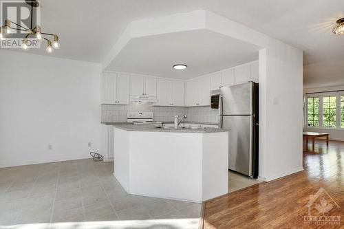 Kitchen With Island - 3364 Mccarthy Road, Ottawa, ON - Indoor Photo Showing Kitchen