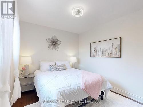 621 Ariel Crescent, Pickering, ON - Indoor Photo Showing Bedroom