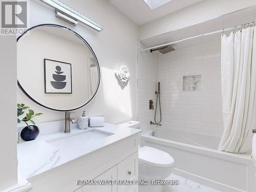 621 Ariel Crescent, Pickering, ON - Indoor Photo Showing Bathroom