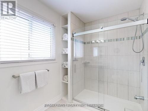 621 Ariel Crescent, Pickering, ON - Indoor Photo Showing Bathroom