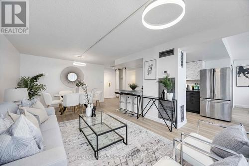 209 - 10 Markbrook Lane, Toronto, ON - Indoor Photo Showing Living Room