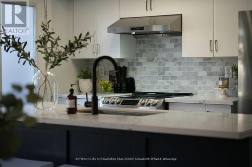 95 - 100 Parrotta Drive, Toronto, ON - Indoor Photo Showing Kitchen