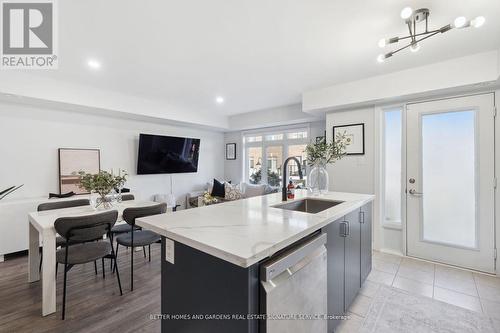 95 - 100 Parrotta Drive, Toronto, ON - Indoor Photo Showing Kitchen