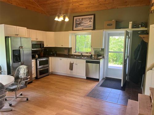 Swan River, Manitoba - Indoor Photo Showing Kitchen With Double Sink