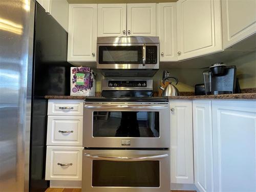 Swan River, Manitoba - Indoor Photo Showing Kitchen