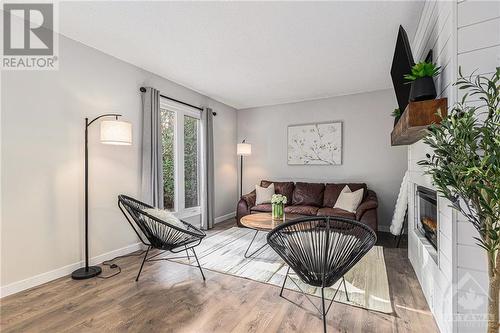 34 Rickey Place, Kanata, ON - Indoor Photo Showing Living Room