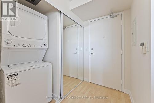 1712 - 36 Lee Centre Drive, Toronto, ON - Indoor Photo Showing Laundry Room