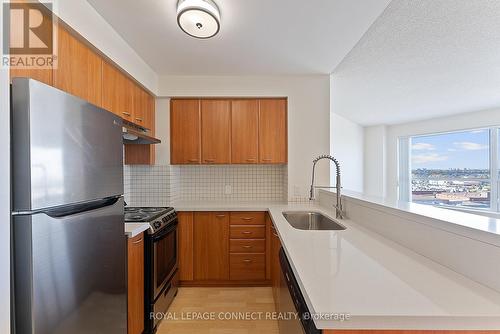 1712 - 36 Lee Centre Drive, Toronto, ON - Indoor Photo Showing Kitchen With Stainless Steel Kitchen