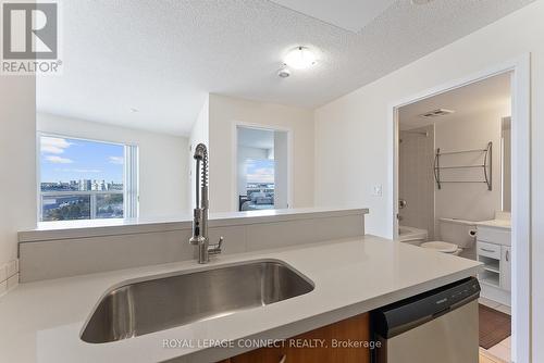 1712 - 36 Lee Centre Drive, Toronto, ON - Indoor Photo Showing Kitchen