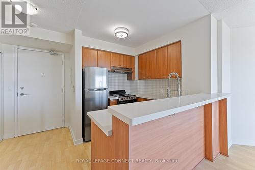 1712 - 36 Lee Centre Drive, Toronto, ON - Indoor Photo Showing Kitchen