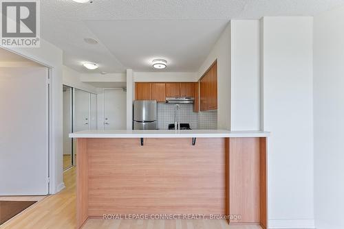 1712 - 36 Lee Centre Drive, Toronto, ON - Indoor Photo Showing Kitchen