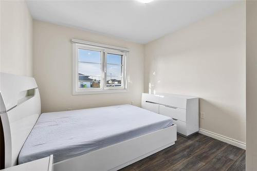 1 Arthur Fiola Place, Ste Anne, MB - Indoor Photo Showing Bedroom