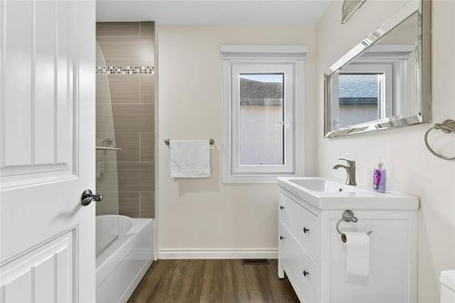 1 Arthur Fiola Place, Ste Anne, MB - Indoor Photo Showing Bathroom