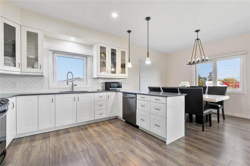 1 Arthur Fiola Place, Ste Anne, MB - Indoor Photo Showing Kitchen With Upgraded Kitchen