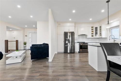 1 Arthur Fiola Place, Ste Anne, MB - Indoor Photo Showing Kitchen With Upgraded Kitchen