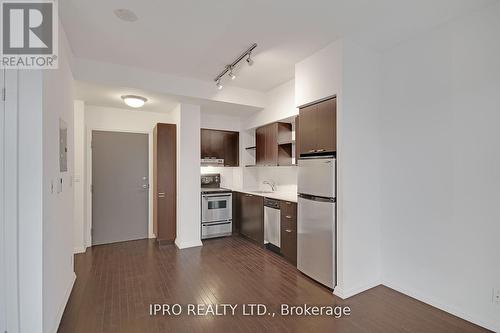 413 - 35 Hayden Street, Toronto, ON - Indoor Photo Showing Kitchen