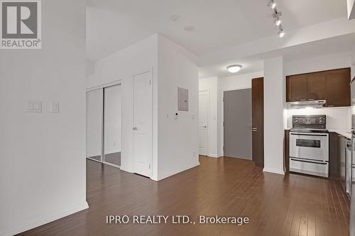 413 - 35 Hayden Street, Toronto, ON - Indoor Photo Showing Kitchen