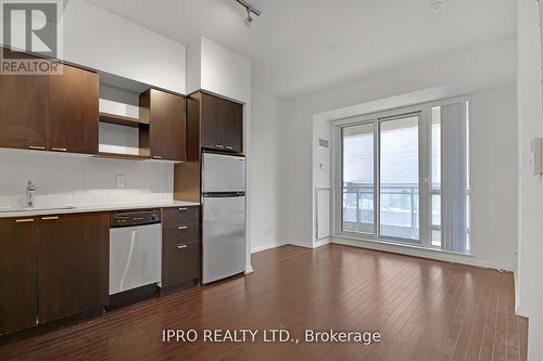 413 - 35 Hayden Street, Toronto, ON - Indoor Photo Showing Kitchen