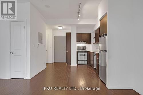 413 - 35 Hayden Street, Toronto, ON - Indoor Photo Showing Kitchen