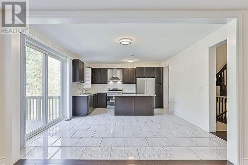 222 Butternut Ridge Trail, Aurora, ON - Indoor Photo Showing Kitchen