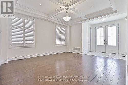 222 Butternut Ridge Trail, Aurora, ON - Indoor Photo Showing Other Room