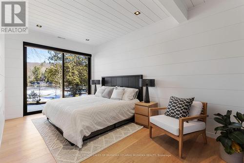 3 - 3864 Highway 118 W, Muskoka Lakes, ON - Indoor Photo Showing Bedroom