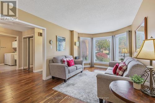 1177 Ewing Crescent, Mississauga, ON - Indoor Photo Showing Living Room