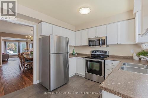 1177 Ewing Crescent, Mississauga, ON - Indoor Photo Showing Kitchen With Double Sink