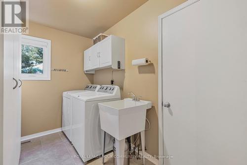 1177 Ewing Crescent, Mississauga, ON - Indoor Photo Showing Laundry Room