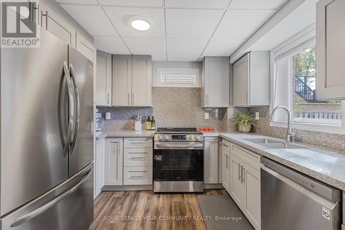 1177 Ewing Crescent, Mississauga, ON - Indoor Photo Showing Kitchen With Double Sink With Upgraded Kitchen