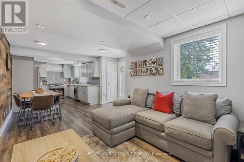 1177 Ewing Crescent, Mississauga, ON - Indoor Photo Showing Living Room