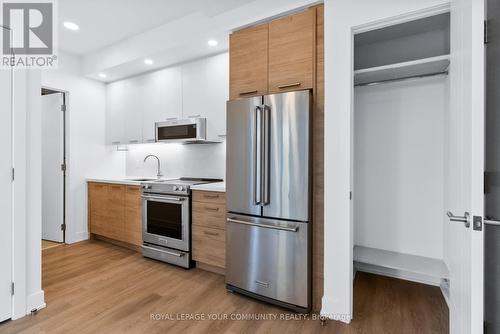 0305 - 200 Redpath Avenue, Toronto, ON - Indoor Photo Showing Kitchen