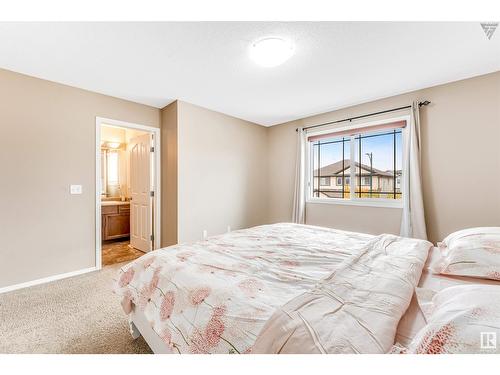 2822 16A Av Nw, Edmonton, AB - Indoor Photo Showing Bedroom