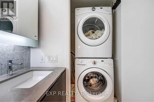 2106 - 117 Mcmahon Drive, Toronto, ON - Indoor Photo Showing Laundry Room