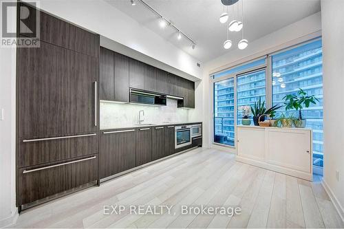 2106 - 117 Mcmahon Drive, Toronto, ON - Indoor Photo Showing Kitchen