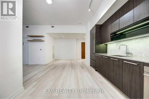 2106 - 117 Mcmahon Drive, Toronto, ON - Indoor Photo Showing Kitchen