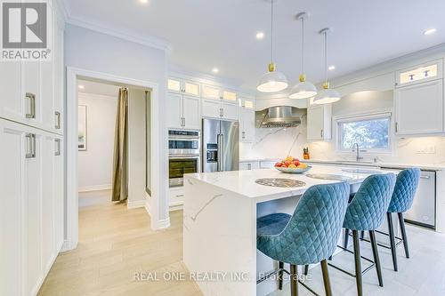 4130 Montrose Crescent, Burlington, ON - Indoor Photo Showing Kitchen With Upgraded Kitchen